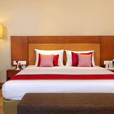 Park Residency Adoor Hotel Adur Eksteriør billede