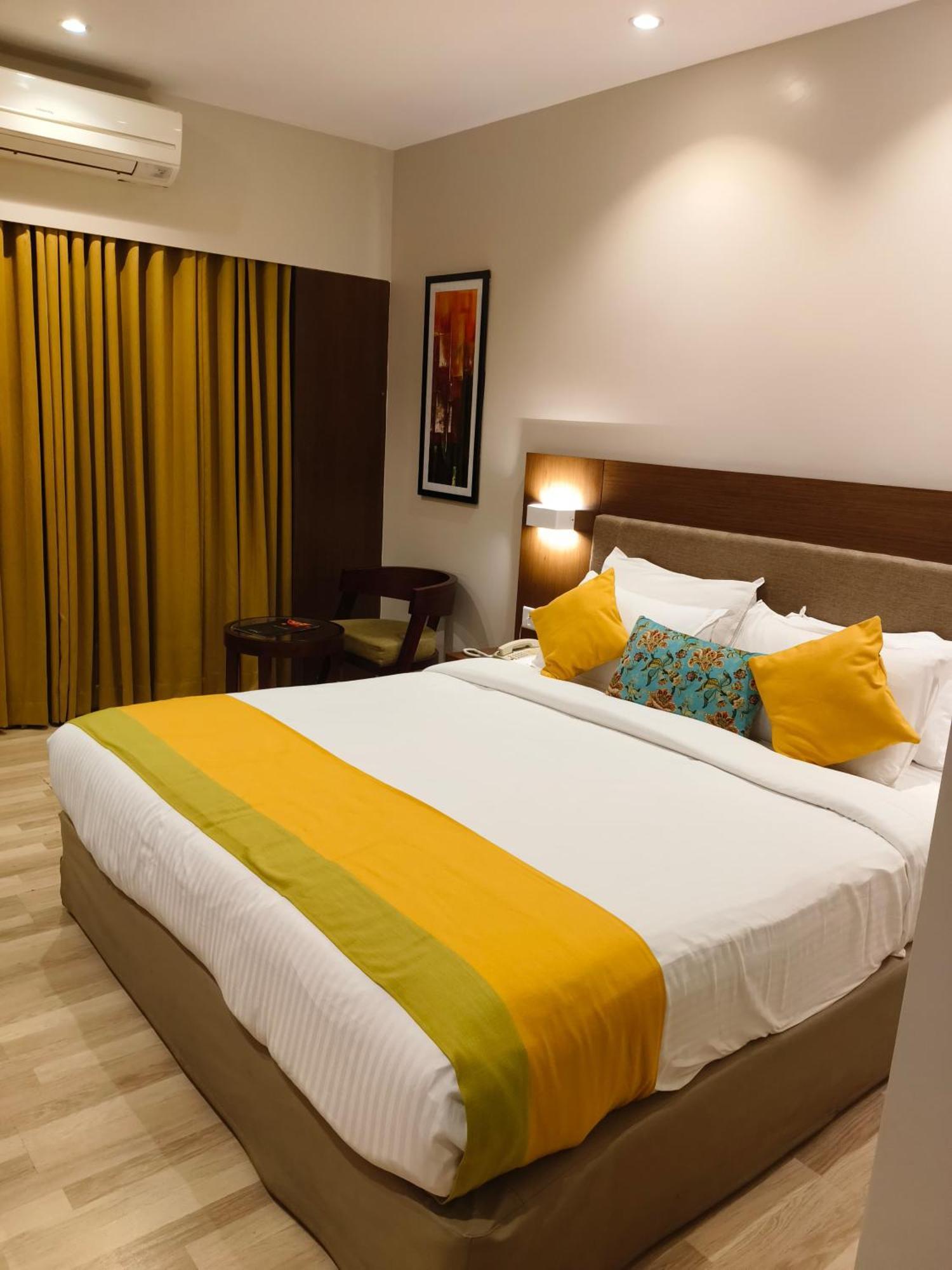 Park Residency Adoor Hotel Adur Eksteriør billede